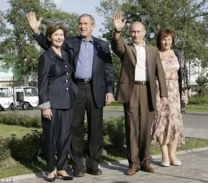 VLADIMIR PUTIN E LYUDMILA CON GEORGE BUSH E SUA MOGLIE LAURA 