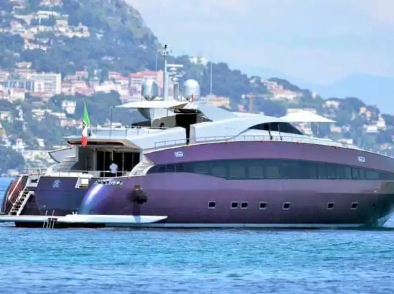 LO YACHT DI ROBERTO CAVALLI FOTO OLYCOM 