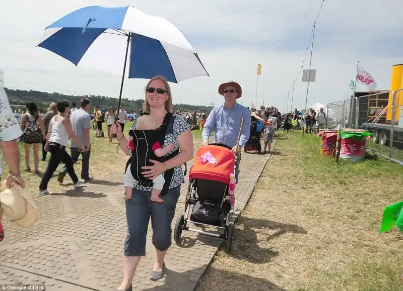 adulti e neonati a glastonbury