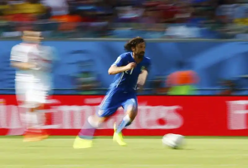 andrea pirlo corre per il campo