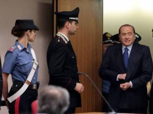 berlusconi al tribunale di napoli per il processo lavitola