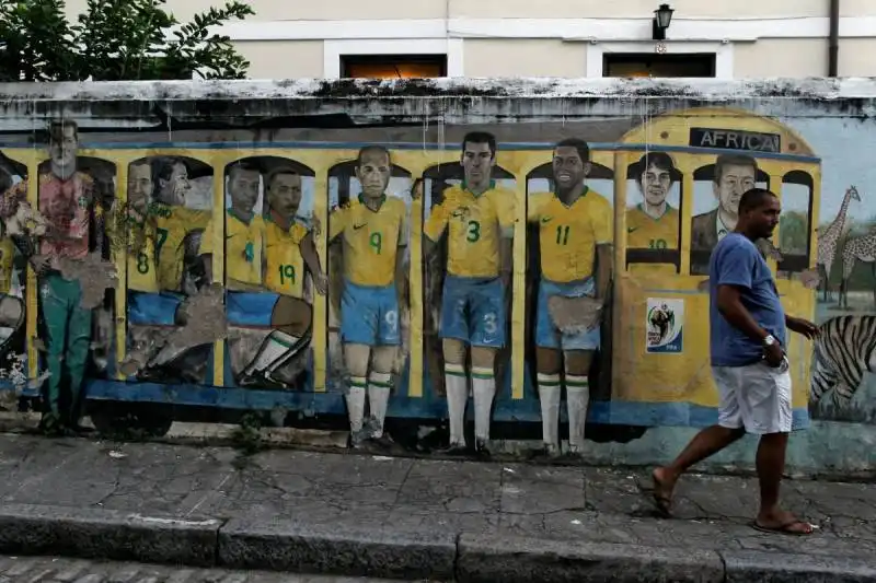 calciatori della nazionale sul tram africa