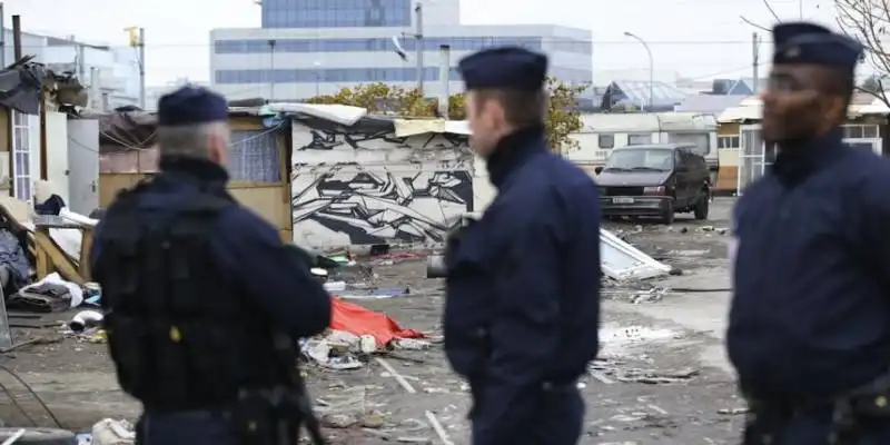 campo rom a parigi