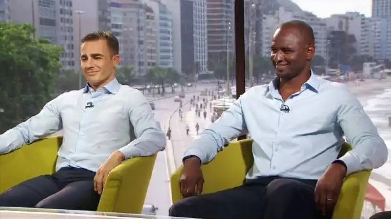 cannavaro e vieira nello studio della tv inglese a copacabana rio de janeiro