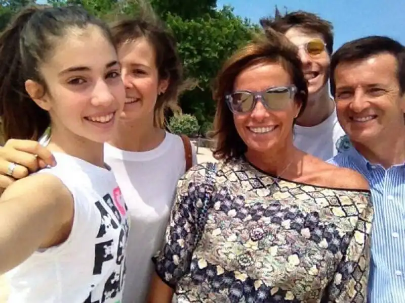 cristina parodi twitta selfie di famiglia gori