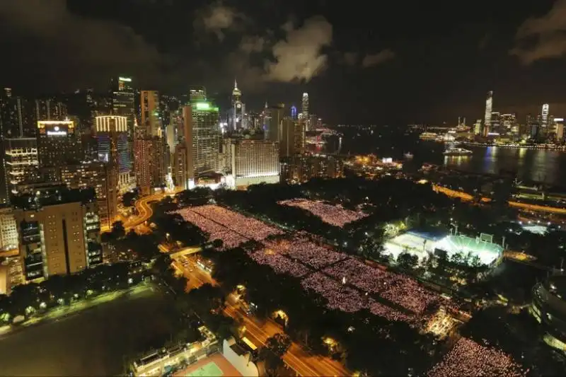 fiaccolata a hong kong