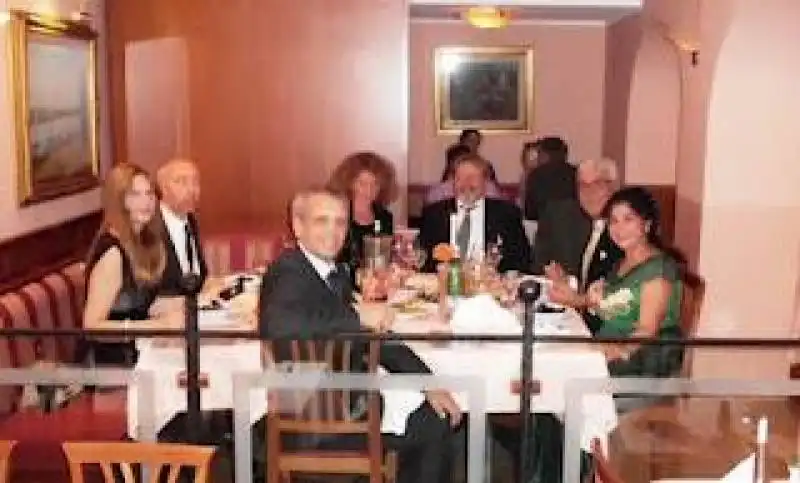 foto di gruppo del 2012 con il vicesindaco sodano e la sua amica professoressa che ha avuto consulenza