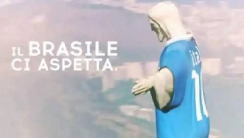 IL CRISTO DI RIO CON LA MAGLIETTA DELLA NAZIONALE