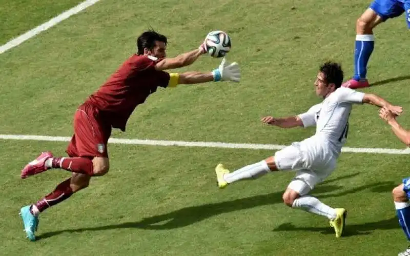 ITALIA URUGUAY BUFFON