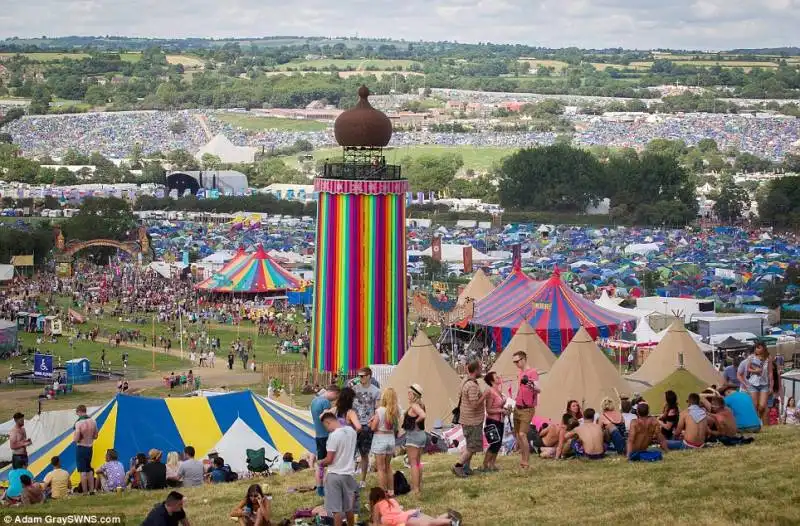 lo scenario a  glastonbury