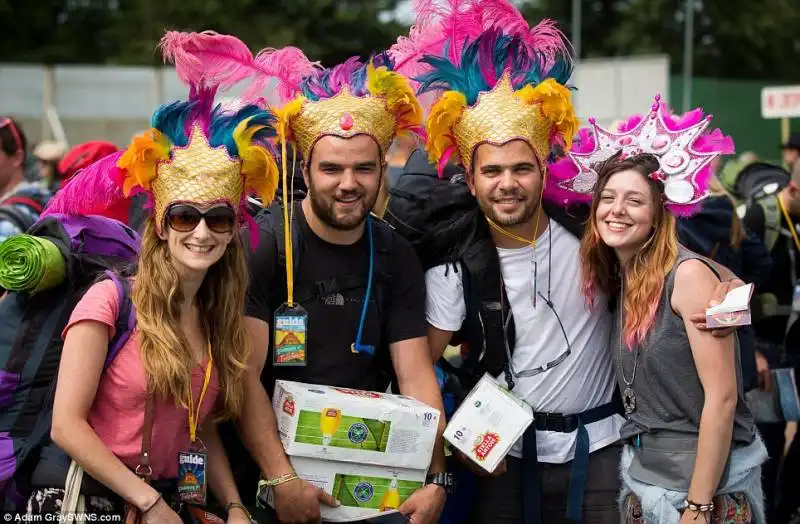 mascherati di glastonbury