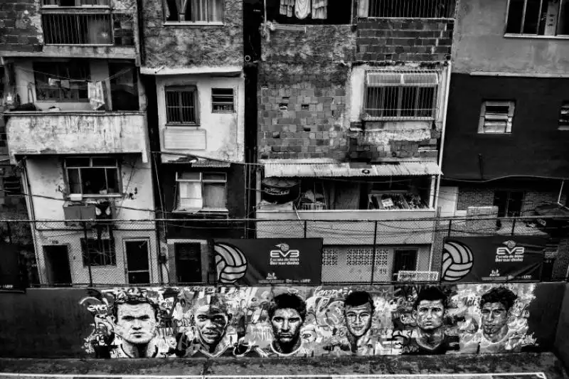 murale con messi rooney e ronaldo