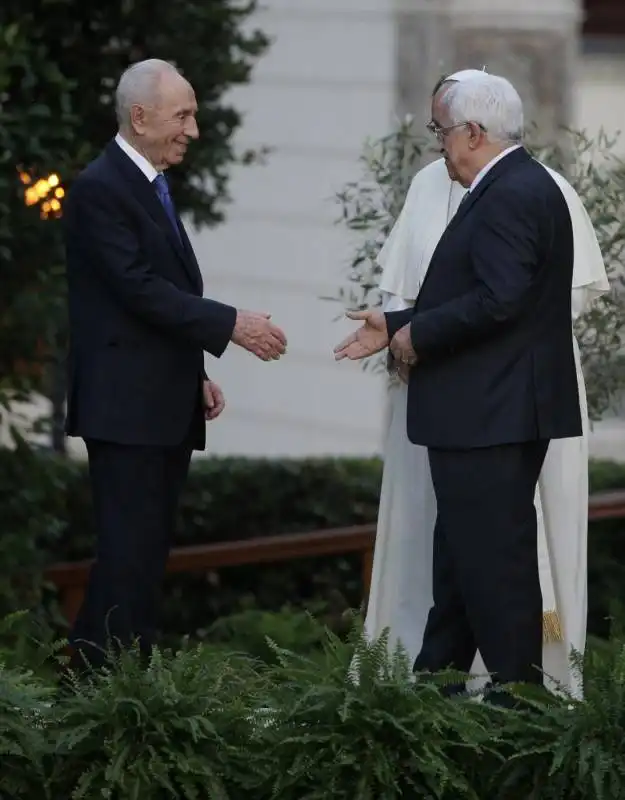 papa francesco riceve abu mazen shimon peres e fouad twal 20