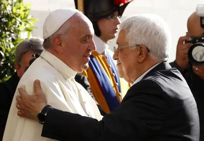 papa francesco riceve abu mazen shimon peres e fouad twal 4