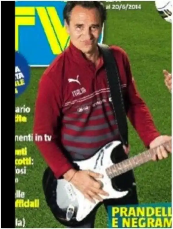 prandelli con la chitarra