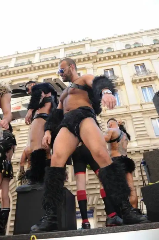 roma pride 2014   gorilla dance   109