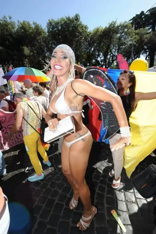 roma pride 2014   trans in samba  33