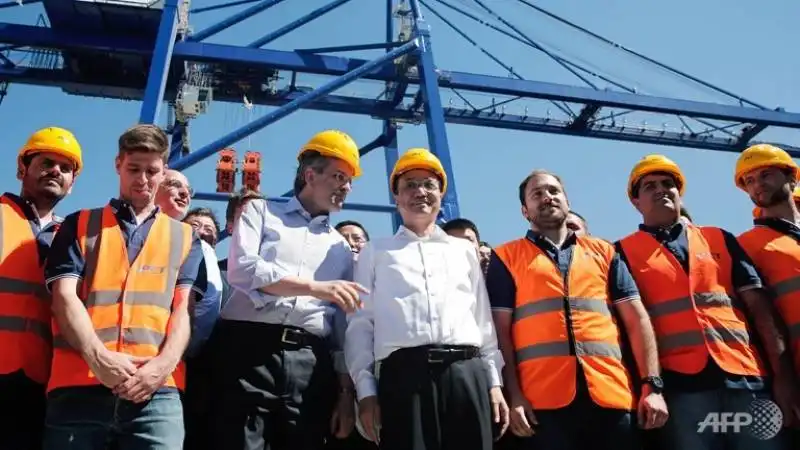 samaras e li keqiang al porto del pireo di atene comprato dai cinesi