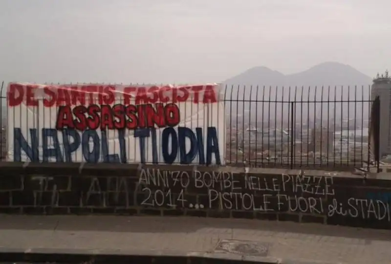 striscione contro daniele gastone de santis a napoli