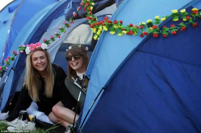 tende floreali a glastonbury