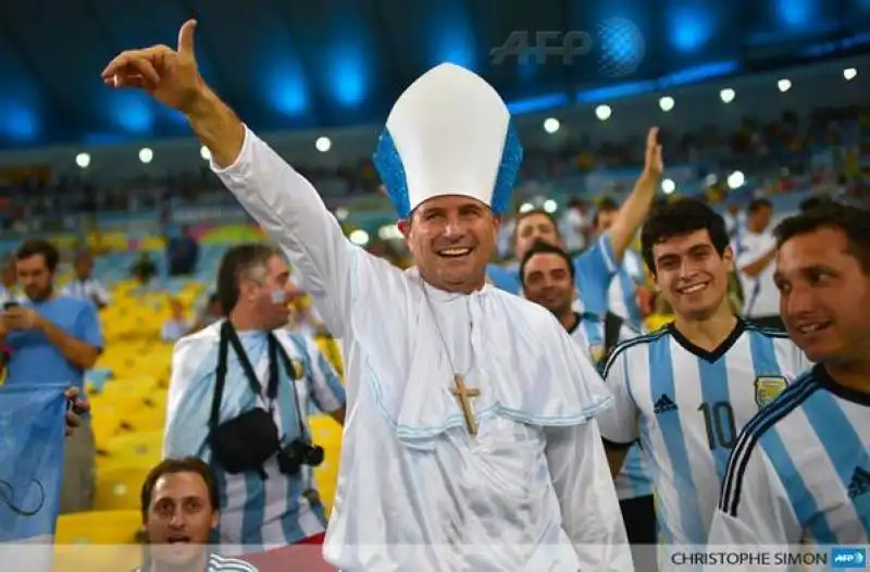 tifosi argentini ai mondiali c e pure papa bergoglio