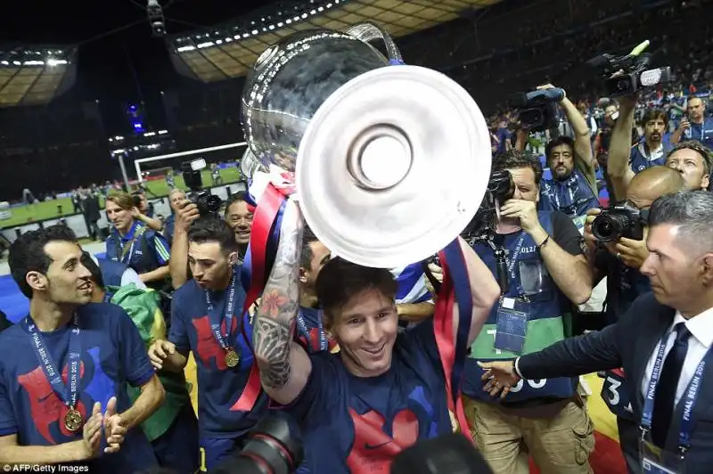 MESSI CON LA COPPA DEI CAMPIONI