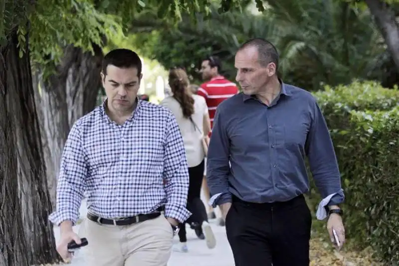 Alexis Tsipras e Yanis Varoufakis   