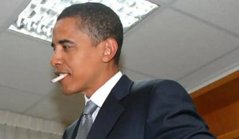 barack obama con sigaretta