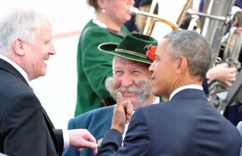 barack obama e horst seehofer con baffone