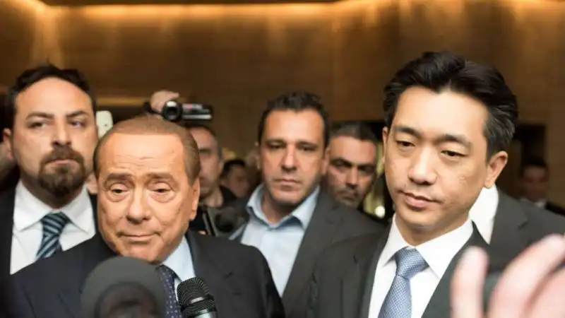 BERLUSCONI E MISTER BEE