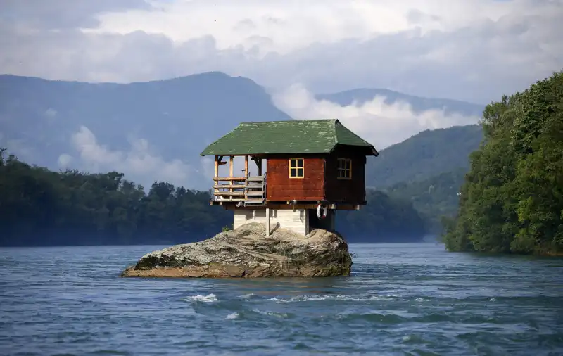 casa a bajina basta