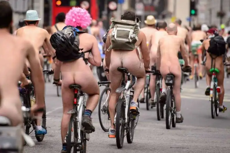 ciclisti nudisti a canterbury