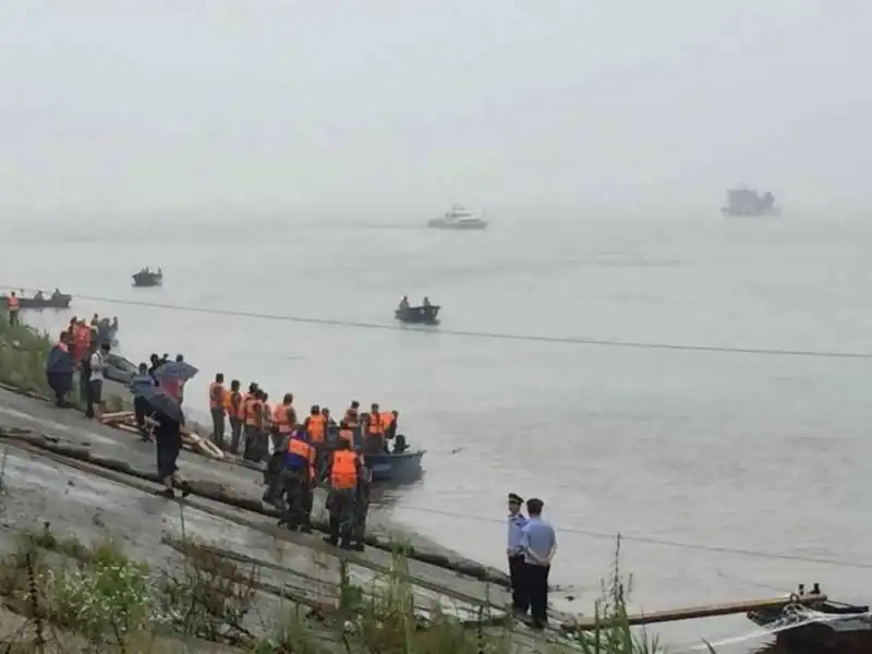 cina affonda nave fiume yangtze