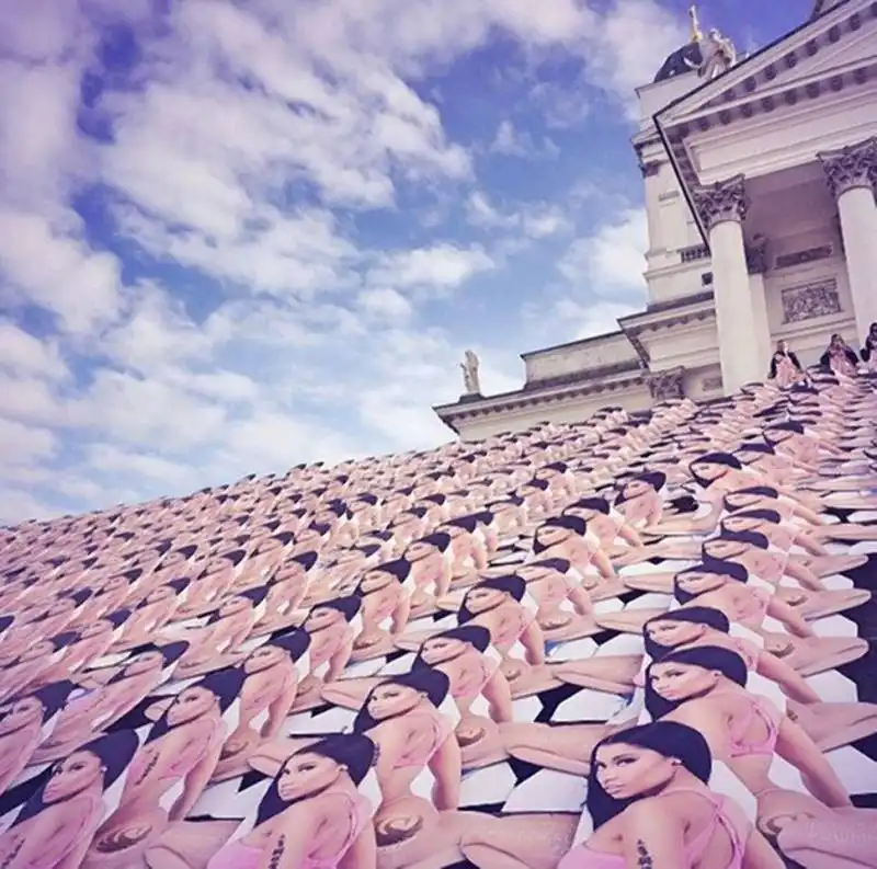 culo minaj alla cattedrale di helsinki