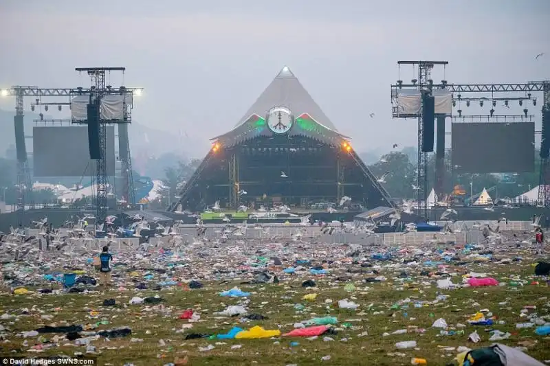 glastonbury   la fine5