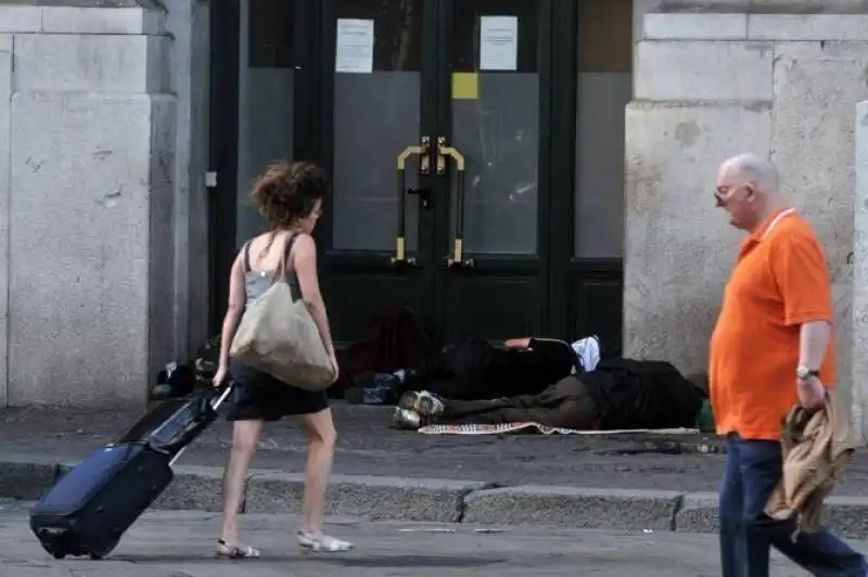 IMMIGRATI MILANO CENTRALE