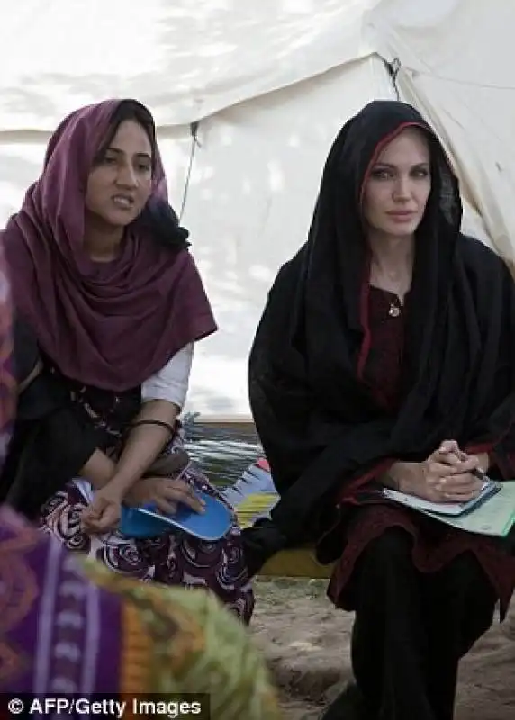 jolie in pakistan, 2010