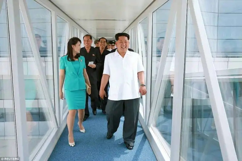 kim jong un con moglie ri sol ju