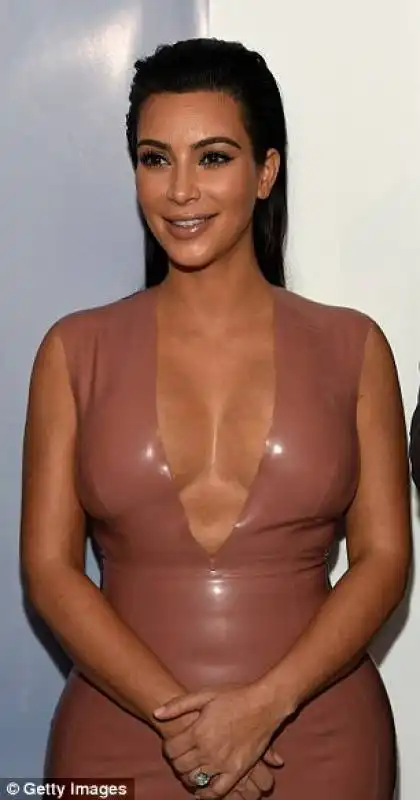 kim kardashian abito atsuko kudo