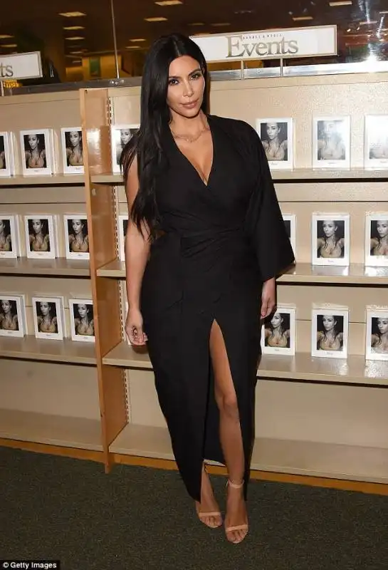 kim kardashian abito nero