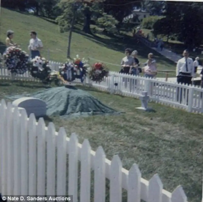 la tomba al cimitero di arlington