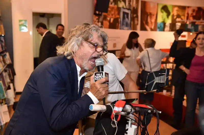 massimo ferrero canta vado al massimo