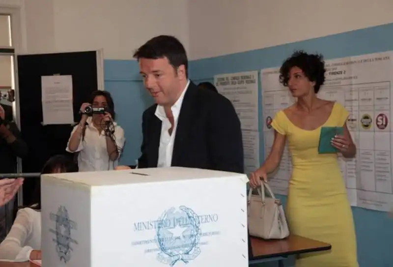 matteo renzi e agnese landini al voto a pontassieve   5