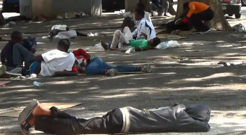 migranti alla stazione tiburtina  11