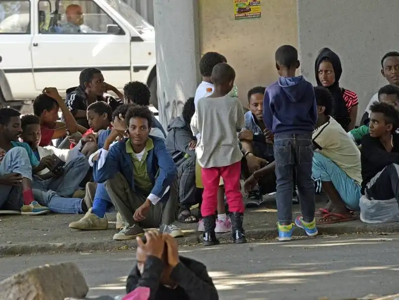 migranti alla stazione tiburtina  6