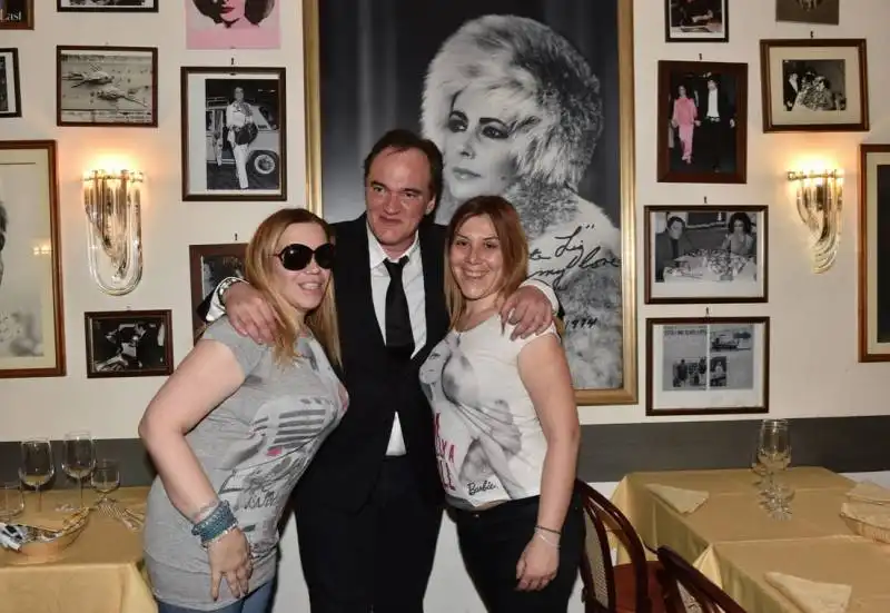 QUENTIN TARANTINO CON FRANCA E ROBERTA ALLA TAVERNA FLAVIA