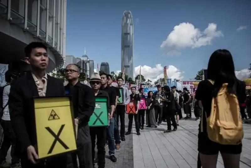 tornano le proteste a hong kong  11