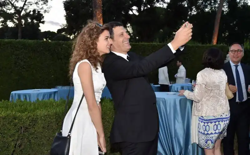 un selfie per giusy buscemi e fabrizio frizzi