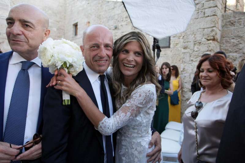 Cafonal Ravetto Ginefra Laura Si Sposa Con La Coscia Sguainata Dario Con La Mano In Caciara Cafonal