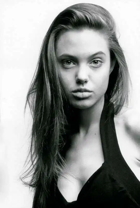 angelina jolie a 15 anni 15